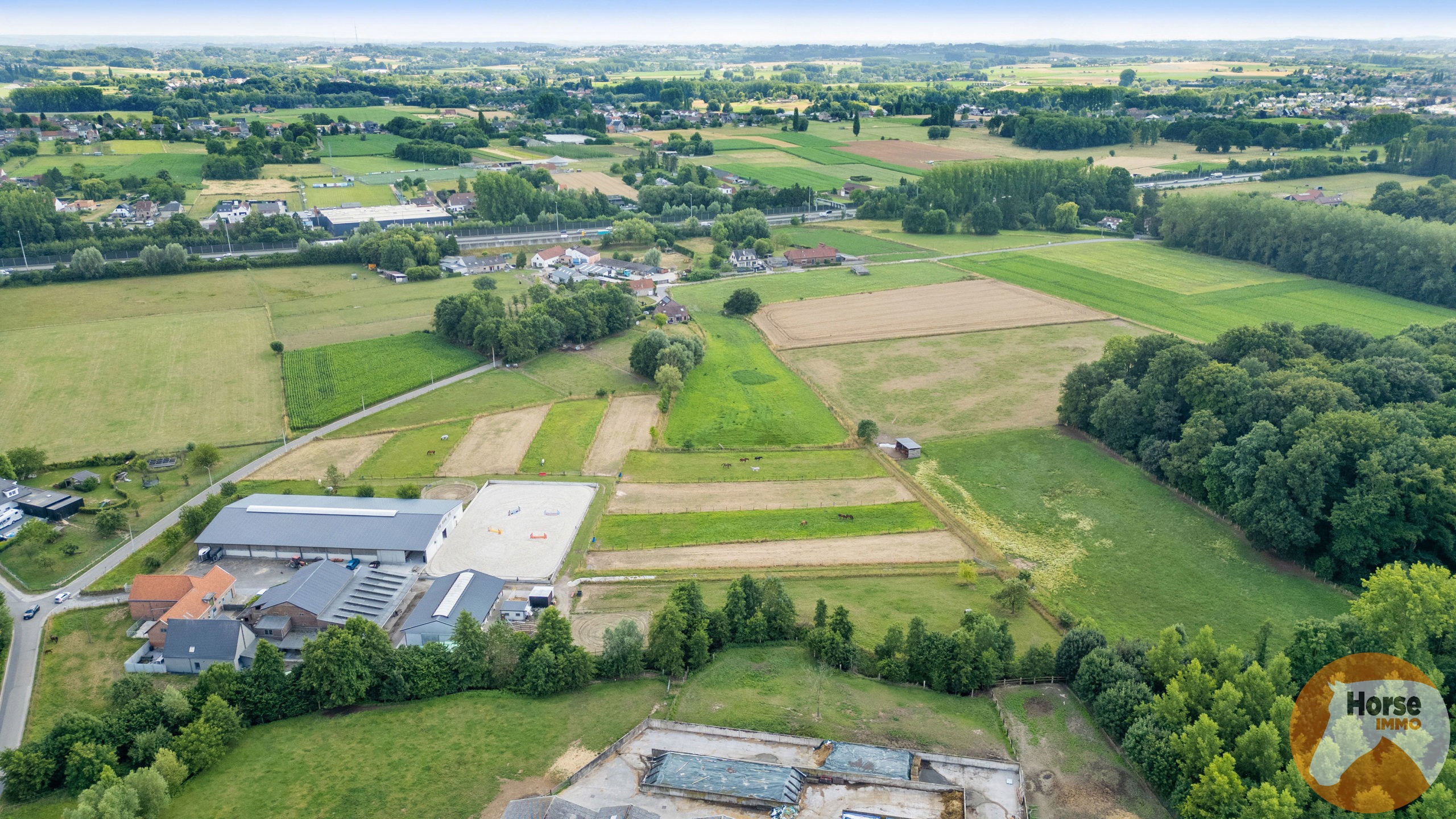 DILBEEK - Unieke paardeninfrastructuur op +-5,6ha - foto 2
