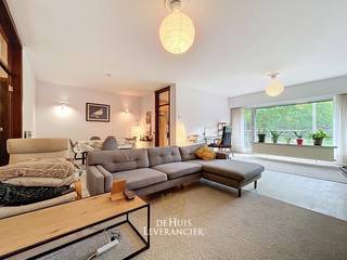 Welkom in de Marcel Auburtinlaan, een rustige en groene oase midden in het bruisende Berchem. Dit ruime appartement met zicht op het Brilschanspark...