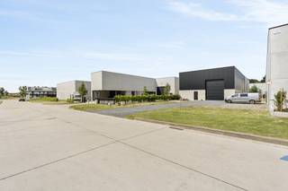 Op het bedrijventerrein Nelca Noord te Lendelede bevindt zich dit bedrijfsgebouw te koop bestaande uit een loods van 500m² met...