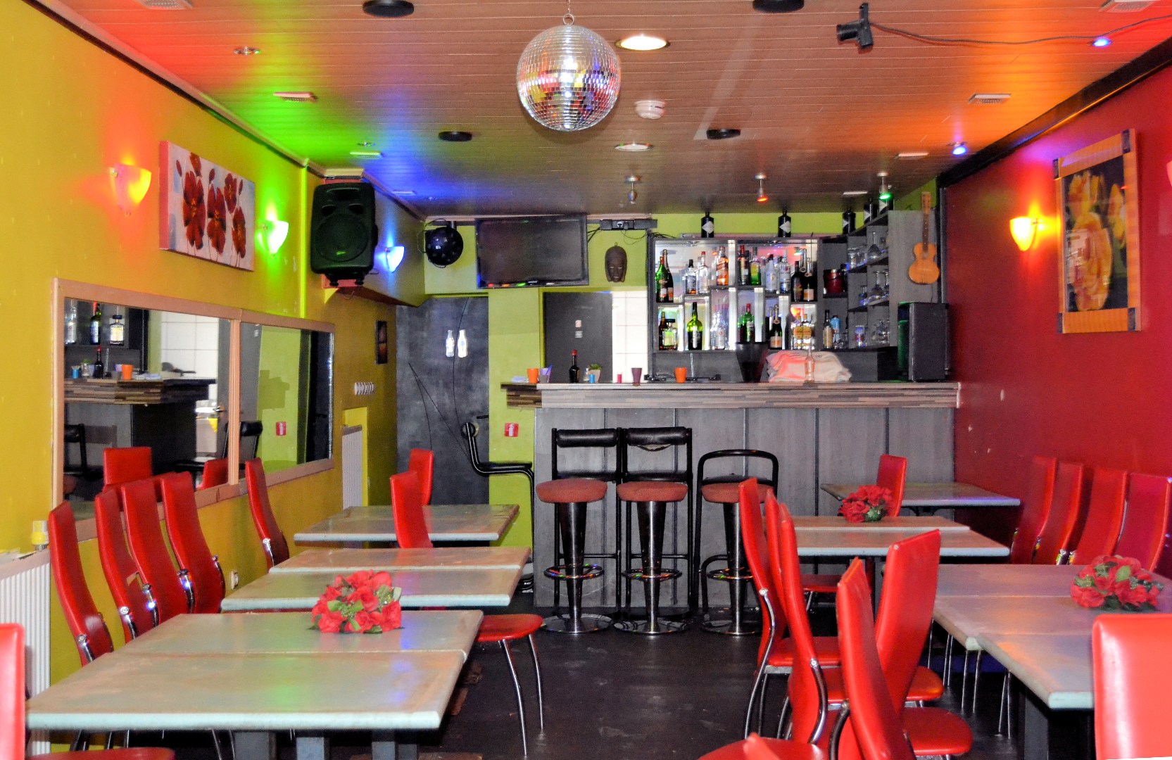 Handelshuis met goed draaiend café en huis met 5 slpk - foto 5