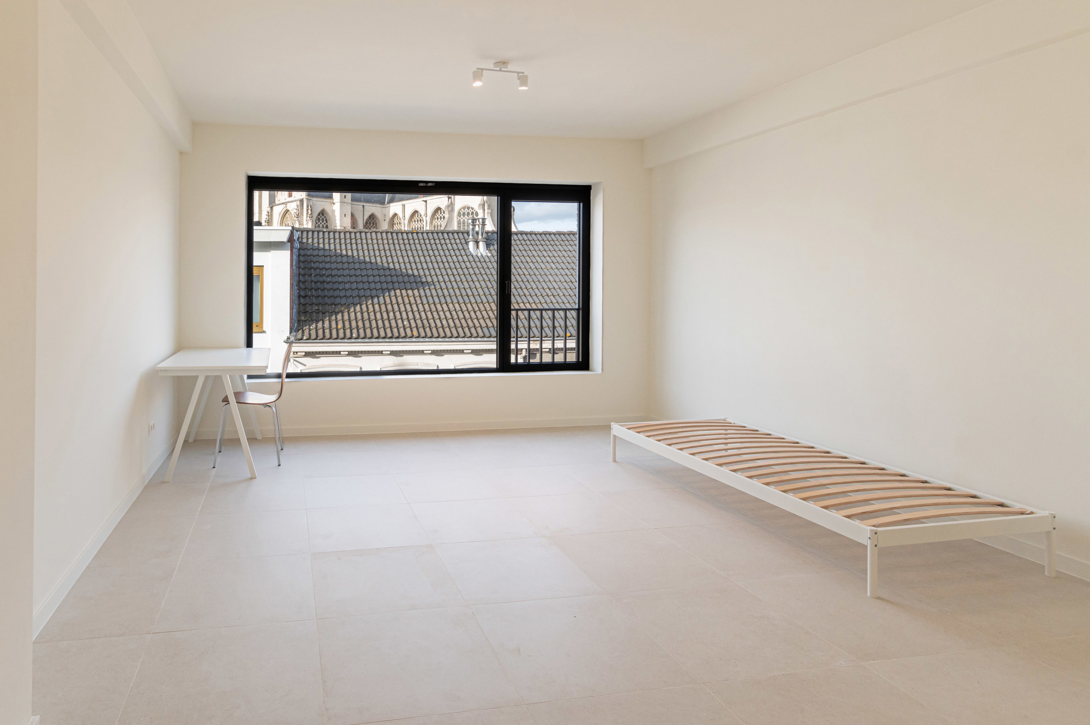 Volledig gerenoveerde studentenkamer in hartje Mechelen  - foto 2