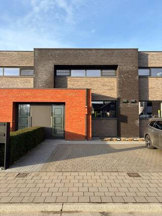 Moderne nieuwbouwwoning met 3 slaapkamers nabij het centrum van Lembeke. Ideale gezinswoning.Woning is TIP-TOP afgewerkt. Keuken is voorzien van alle...