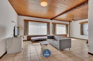 OP TE KNAPPEN GEZINSWONING (206 M²) MET VEEL POTENTIEEL TE LANAKEN ! <br /><br />We vinden deze halfopen bebouwing met een bewoonbare oppervlakte van 106 m² terug op een perceel van circa 5a 92ca in Lanaken. <br /><br />Voor meer informatie, neem zeker een kijkje op onze website via de volgende link:<br />https://www.sterkvastgoedmakelaars.be/detail/te-koop-woning-lanaken/7631114?dosearch=True&flowstatus=ForSale,ForSaleReserved,ForSaleWithBid,ToCompleteForSale,SoldUnderReserve,Sold&pageindex=1&pagesize=12&searchpage=ForSale&sortdirection=DESC&sortfield=pub_flowstatus&transactiontype=Sale