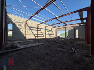 Strategisch gelegen nieuwbouw KMO-unit van 796 m² te huur in Deinze. De unit maakt deel uit van het KMO-park 'SCHIPDONK'. Deze locatie zorgt voor...