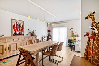 Op een uitstekende locatie in Sint-Katelijne-Waver vindt u deze instapklare woning. De R6 is vlakbij, de SPAR is uw buur en met de fiets staat u...