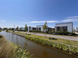 <p><span>Genieten aan zee! Instapklare lodge in Park Breeduyn</span></p><p><span>Op slechts 5 minuten wandelen van het strand vind je deze sfeervolle vakantie lodge in het Park Breeduyn. Een plek waar comfort en ontspanning samenkomen.Dankzij de mogelijkheid om alle meubelen inclusief meteen nieuw te kiezen, kan je hier letterlijk meteen je koffers neerzetten en genieten van een welverdiende vakantie.Direct naast het park verrijst een gloednieuw sportcomplex met zwembad, fitnessruimte, binnenspeeltuin én buitensportfaciliteiten zoals padel- en tennisvelden. Zo heb je zowel ontspanning als actie altijd binnen handbereik.</span></p><p><span>Mis deze unieke kans niet en kom zelf de charme en ligging van dit vakantieverblijf ontdekken!</span></p><p><span> </span></p><p><span>Op zoek naar een tweede verblijf aan zee, of een prima investering? Er zijn reeds instapklare lodges beschikbaar vanaf 134.000€ excl. kosten én BTW</span></p><p><span>Contacteer ons alvast voor meer info én met plezier maken we een afspraak om dit samen eens ter plaatste te ontdekken.</span></p>