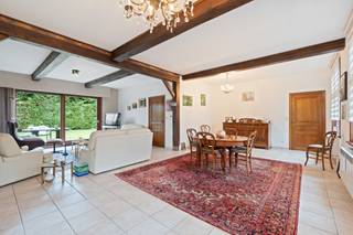 Te koop: open bebouwing in een rustige villawijk van Brussel, gelegen aan Avenue de l'Amphore 15, op korte afstand van scholen, openbaar vervoer...