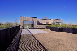 Park Viridis is een uniek woonproject gelegen nabij het centrum van Beveren, in een bijzonder groene en rustige omgeving. Energiezuinig wonen staat hier centraal.<br />De afwerking van deze appartementen bevindt zich in de eindfase en bieden alle modern comfort. Er kunnen nog aanpassingen gebeuren op het vlak van keuken en badkamer, volledig in samenspraak en volgens de voorziene budgetten in het lastenboek.<br />Het project bestaat uit meerdere woonentiteiten en is omgeven door een prachtig groen park van maar liefst 7.000 m². Elk appartement beschikt over een ruim en gezellig terras met zicht op de tuin.<br />Voor dit hedendaagse project wordt gewerkt met de allernieuwste technieken, waaronder zonnepanelen en warmtepompen met vloerverwarming en vloerkoeling. Daarnaast is er de mogelijkheid om een ondergrondse parkeerplaats aan te kopen.<br />Wenst u deze unieke kans niet te laten voorbijgaan? Maak dan gerust een afspraak. <br />referentie: 4594