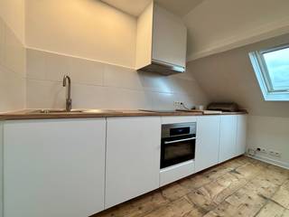 Gemeubeld appartement  gelegen tussen de Nationalestraat en het St. Andriesplein.  Het kleine gebouw, zonder lift, werd in 2024/5 gerenoveerd en...