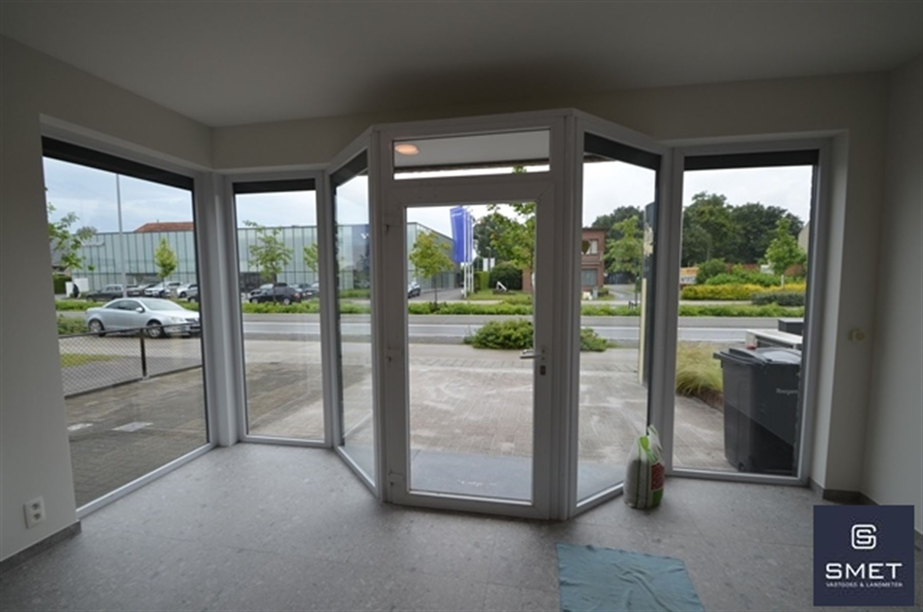 Commercial for rent in Beveren - photo 2