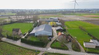 Ontdek dit uitzonderlijke project dat veelzijdigheid en toekomstpotentieel combineert. Dit uitgestrekte terrein van maar liefst 54.900 m² biedt...