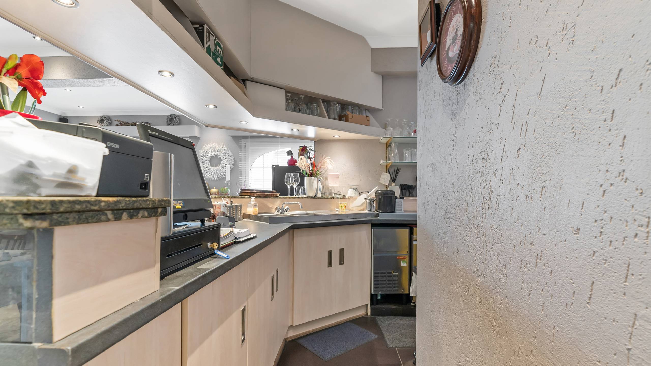 Instapklaar handelspand met gelijkvloers appartement  - foto 5