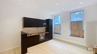 IXELLES, proche de la place Flagey, à proximité de la place Fernand Coq, avec de nombreux commerces et transports, appartement 1 chambre + bureau...