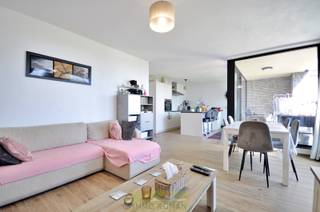 Quasi nieuwbouw appartement op wandelafstand van het stadscentrum van Ronse, met alle nodige voorzieningen en een vlotte bereikbaarheid...