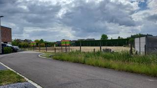 Deze twee prachtige zuid georiënteerde vergunde bouwgronden geschikt voor het oprichten van een open bebouwing zijn gelegen in de...