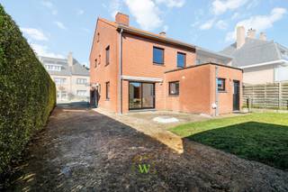 Bezoekdag: Ontdek deze veelzijdige woning op zaterdag 7 maart tussen 10u en 14u (enkel op afspraak).Deze ruime, lichtrijke woning is gelegen op een...