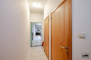 BEZOEKDAG ENKEL OP AFSPRAAK: Zaterdag 13/12, 12u-15uDeze woning biedt een diepe indeling en een goede basis voor wie graag een woonst naar eigen...