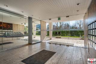 Dit ruim en lichtrijk appartement is gelegen op de gegeerde Parklaan in Aalst, op enkele stappen van het Stadspark, op wandelafstand van het...