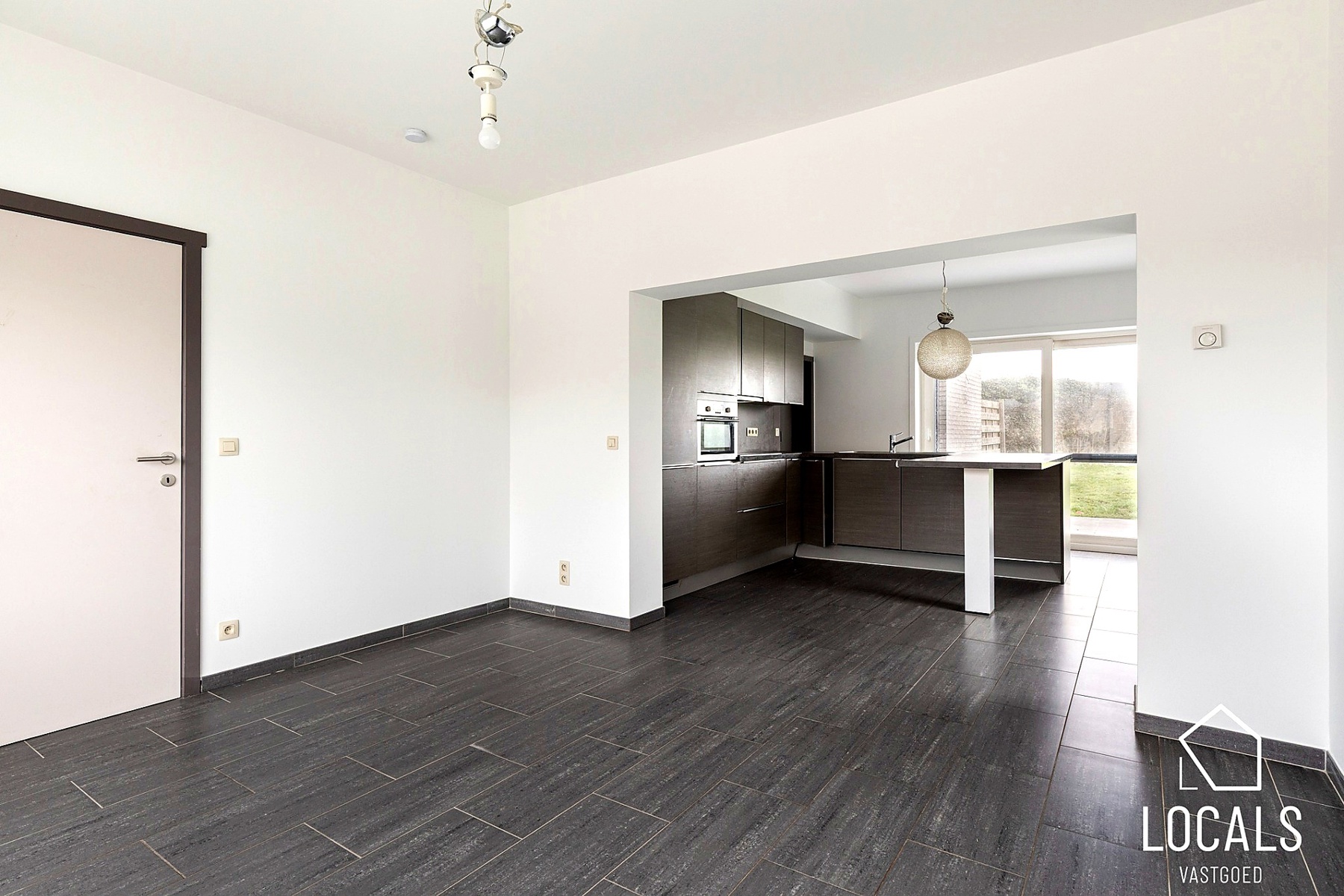 Instapklare gezinswoning met 4 slaapkamers en tuin - foto 3