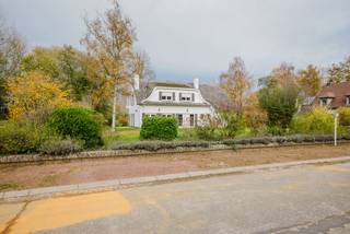 Ontdek deze ruime villa op een prachtig perceel van 1.227 m², gelegen in het groen, aan de rand van het Gentbos, op de grens van Zwijnaarde, De...