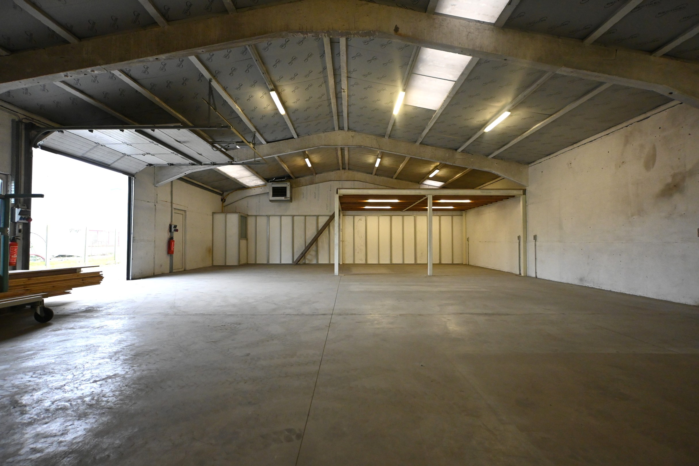 Loods in het industriegebied van Knokke-Heist - foto 1