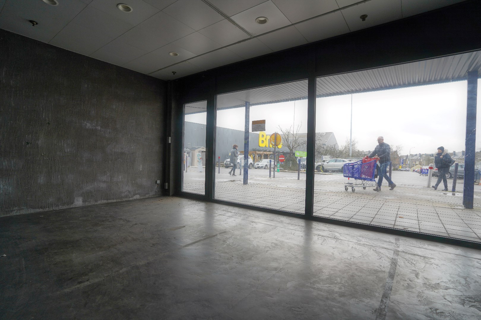 Uiterst commercieel gelegen verkoops-&adviesruimte - foto 2