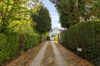 In the heart of the prestigious municipality of Woluwe-Saint-Pierre, nestled in greenery and completely shielded from the street, lies...