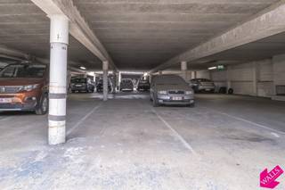 Dubbele autostaanplaats te huur.Open autostaanplaatsen genummerd "294" en " 307" in een afgesloten garagecomplex! De enkele autostaanplaats heeft als...