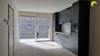 <p><span>In centrum Mortsel, in een rustige straat, wordt deze kleinschalige residentie opgeleverd.</span></p><p><span> </span></p><p><span>De 4 appartementen zijn voorzien van de nieuwste technieken:</span></p><p><span>- Warmtepomp met vloerverwarming</span></p><p><span>- Individuele zonnepanelen</span></p><p><span>- BEN - appartementen (bijna energie neutraal)</span></p><p><span>- Ventilatie met warmterecuperatie (D-systeem)</span></p><p><span> </span></p><p><span>Ieder appartement heeft een eigen terras en fietsenparking. Het gelijkvloerse appartement beschikt over een tuin en autostaanplaats.</span></p><p><span> </span></p><p><span>In de gemeenschappelijke kelderverdieping, zijn er ruime bergingen beschikbaar.</span></p><p><span>De prijs omvat een volledig afgewerkt appartement, voorzien van een comfortabele afwerking.</span></p><p><span> </span></p><p><span>Het gebouw is volledig klaar. Het appartement is beschikbaar bij akte.</span></p><p><span>De prijzen zijn exclusief de gebruikelijke kosten (btw, registratierechten, aktekosten, nutsvoorzieningen,...)</span></p><p><span> </span></p><p><span>Voor meer info of een bezoek er plaatste bel 03/449.42.41 of surf naar www.habicom.be</span></p><p><span> </span></p>