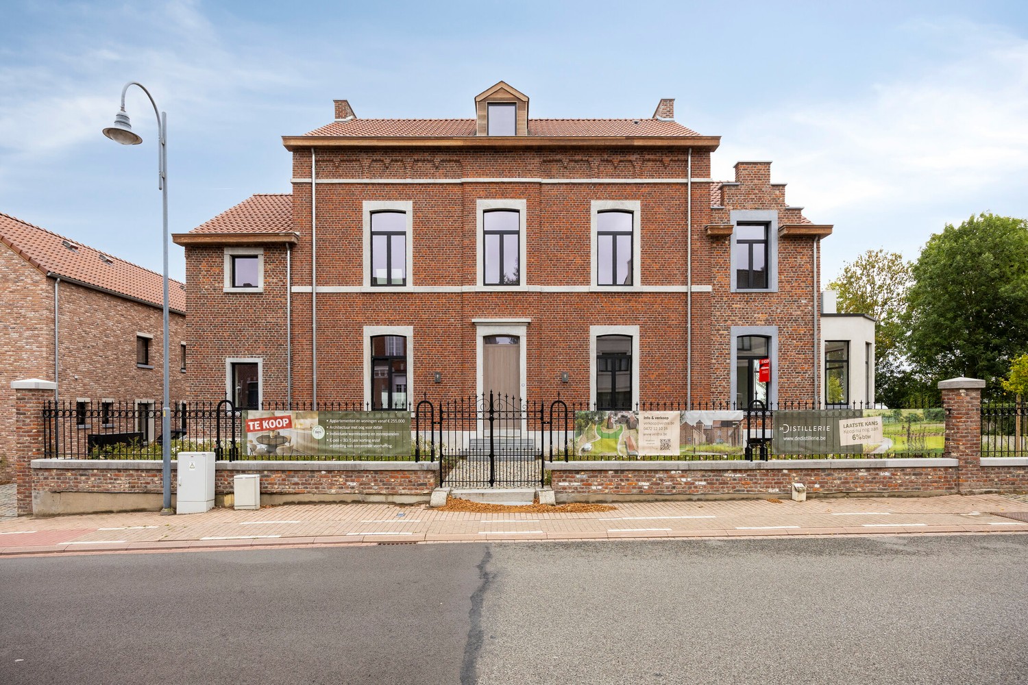 Gelijkvloers nieuwbouwappartement met twee slaapkamers TE KOOP - foto 1
