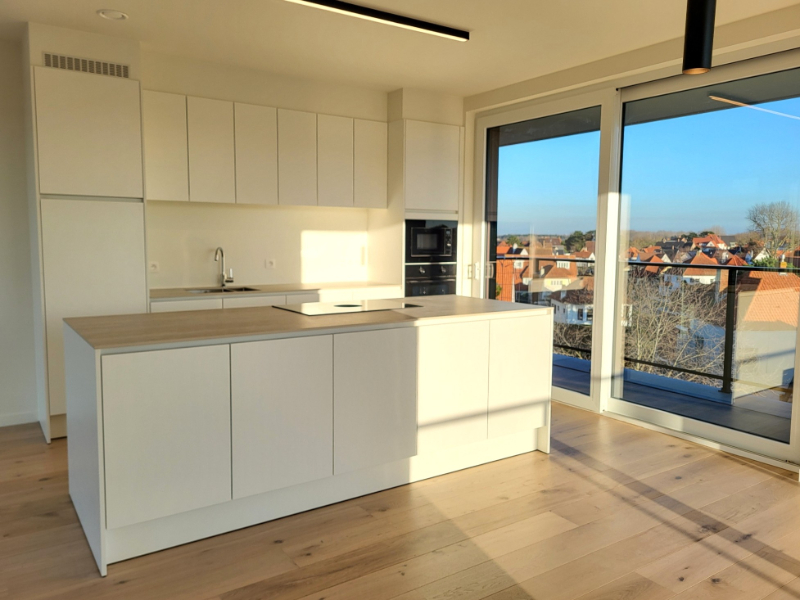 Appartement de 2 chambres sur le toit avec de spacieuses terrasses orientées vers le soleil - photo 3