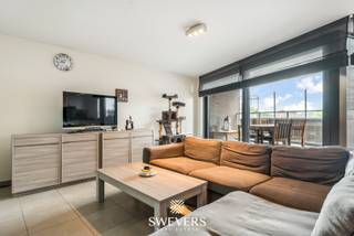 Voor meer info en foto’s, surf naar www.swevers.be – In het hart van Beringen vinden we dit instapklare appartement aan de Kasteletsingel 17 bus...