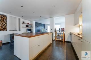 SIJSELE - Centraal gelegen woning met 4 slaapkamers, grote tuin en garageGoed gelegen woning met grote garage en tuin, gelegen in een rustige buurt...