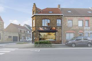Te koop: handelspand met woonst in het centrum van Veurne Dit handelspand met woonst is gelegen in het centrum van Veurne, met parkeergelegenheden...