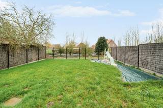 Modern semi-detached home (built in 2023) located in a very quiet setting, yet easily accessible: just 10 minutes from Avelgem and approximately...