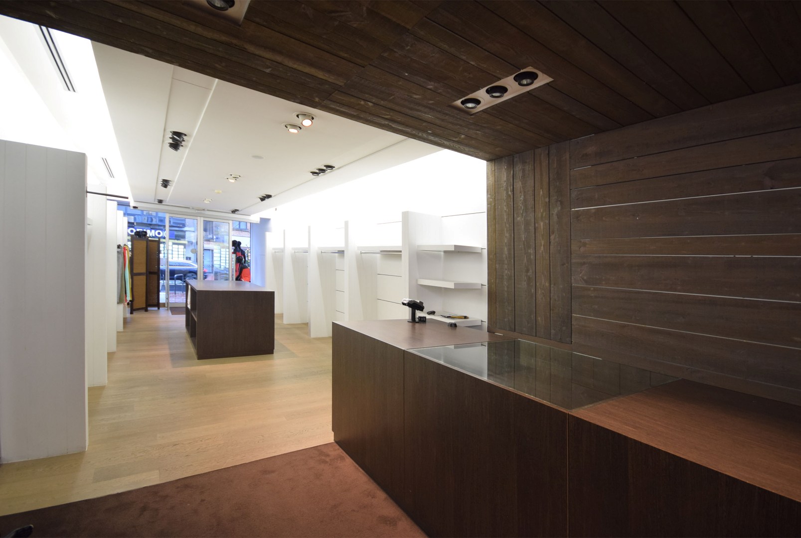 HANDELRUIMTE MET MAGAZIJN IN HET STADSCENTRUM VAN ROESELARE - foto 3