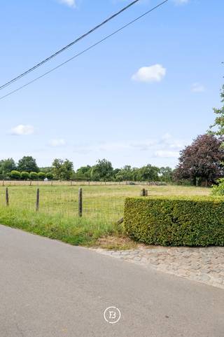 Exclusief gelegen bouwgrond te Elingen. Met een oppervlakte van 1.115 m² biedt dit perceel een uitzonderlijke kans voor het realiseren van een...
