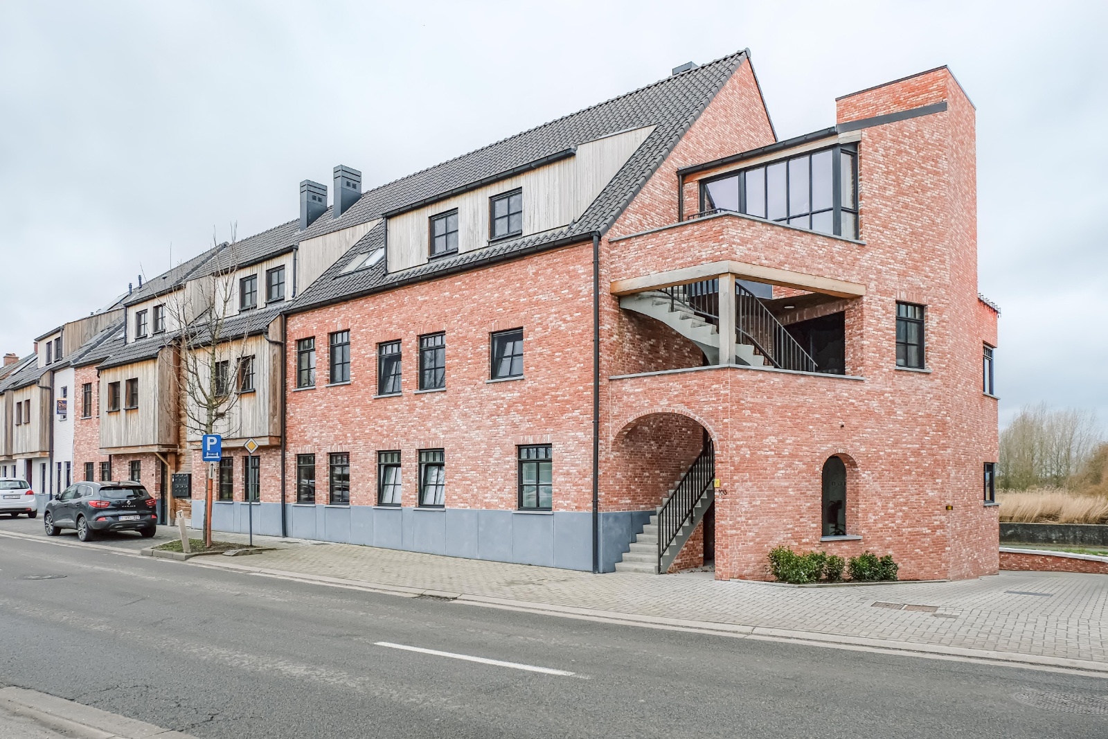 Afgesloten overdekte parkeerplaats te Koop - foto 2