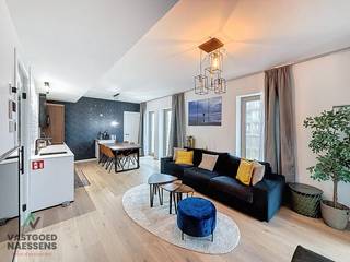 Dit modern 1 SLPK appartement is gelegen op de 10de verdieping van de residentie O'Sea Beach, het appartement is voorzien van alle luxe en comfort.<br /><br />De woonkamer is modern ingericht en sluit naadloos aan op de volledig uitgeruste open keuken met kwaliteitsvolle toestellen. De slaapkamer is ruim en biedt voldoende plaats voor een dubbel bed en extra kastruimte. De badkamer is afgewerkt met een strakke inloopdouche en een eigentijdse wastafel. <br /><br />Een grote troef is het ruime overdekte terras, waar je kan genieten van een weids zicht over de omgeving en die uitkijkt op het Batimont Solar Park.<br /><br />Daarnaast beschikt het pand over een praktische berging/technische ruimte en een apart toilet.<br /><br />Het gebouw bevindt zich in een moderne wijk met vlotte toegang tot winkels, openbaar vervoer, groenvoorzieningen en verbindingswegen.<br /> <br />Bij het appartement hoort tevens een autostandplaats (+ 100 euro / maand). <br /><br />Wilt u een bezoek brengen aan deze studio? Surf naar onze website en druk op de knop "Vraag je bezoek aan", hier kunt u een profiel aanmaken (liefst zo volledig mogelijk). Telefonisch kunnen geen afspraken gemaakt worden. .
