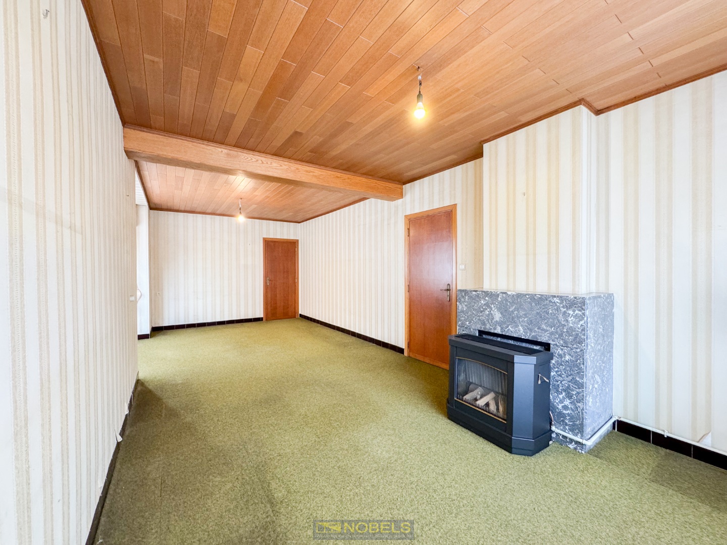 Te koop, te renoveren halfopen bebouwing met garage en tuin te Merelbeke! - foto 4