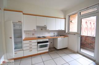 Immo Groot Leeuw vous propose ce spacieux appartement de 3 chambres, idéalement situé à proximité du centre de Halle.L’appartement se trouve au...