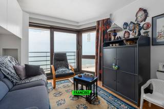 Op een absolute topligging aan de Zeedijk 297 in Middelkerke bevindt zich deze gezellige studio met aparte slaaphoek en een adembenemend...
