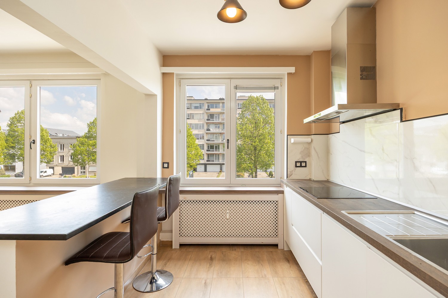 Recent gerenoveerd 2-slaapkamerappartement  met ruim terras te Wilrijk - foto 5