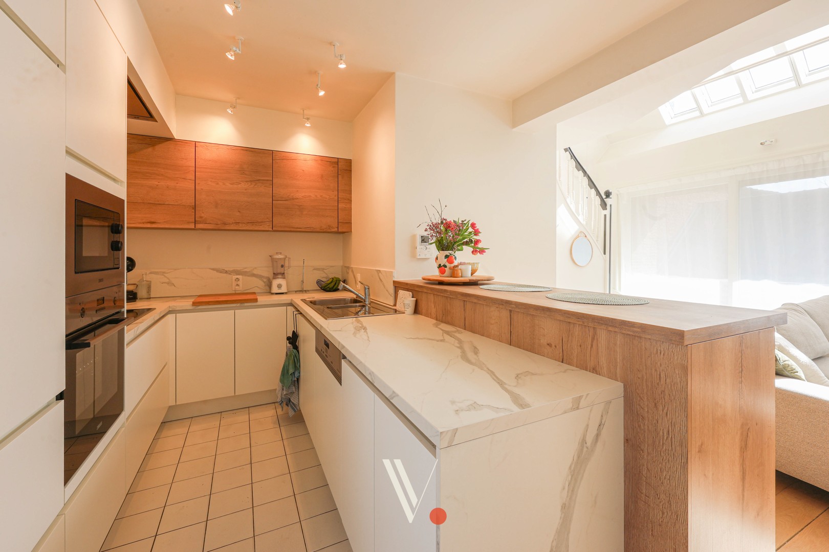 Stijlvolle bel-etagewoning met 2 slaapkamers in hartje Izegem - foto 4