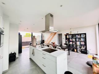 Luxueus duplexappartement met 2slp en terras in Boezinge.Troeven: *  Ruim en lichtrijk appartement * Hoogwaardige, kwalitatieve afwerking * 2...