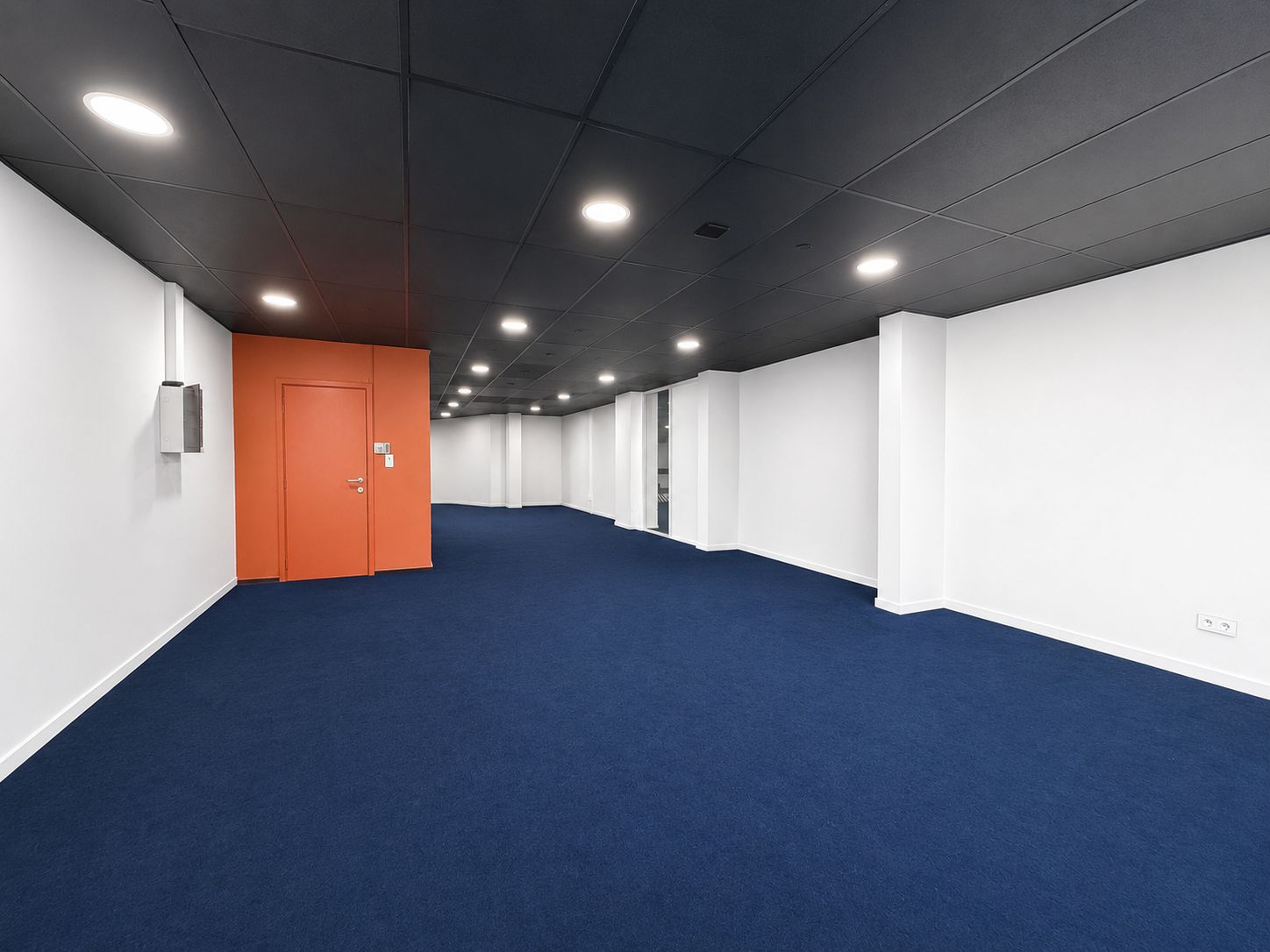 Commercieel pand met ruime garage voor 1.350 EUR/mnd - foto 3