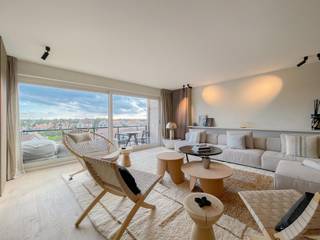 Subliem gerenoveerd appartement in duplex-vorm (180m2), uniek gelegen op de Kustlaan, met een panoramisch zicht over de Minigolf van het...