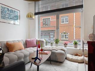 Cet appartement au rez-de-chaussée prêt à emménager à Ostende est à louer ! Profitez d'un emplacement central privilégié à la périphérie de la ville, à quelques minutes de marche de la gare. La maison comprend une chambre et un salon avec une cuisine ouverte. Un endroit idéal pour ceux qui aiment le confort et l'accessibilité sur la côte.Disposition :- hall d'entrée- espace de vie- cuisine ouverte- salle de bain- espace de bureau/espace supplémentaire- chambreVous êtes intéressé par cette propriété à louer à Ostende ? Rendez-vous sur le site www.dewaele.com, cliquez sur le bien que vous souhaitez louer. À l'aide du bouton rouge « demandez votre visite », nous vous demandons de remplir brièvement un profil. Ensuite, nous vous contacterons pour une visite. Aucun rendez-vous ne peut être pris par téléphone.