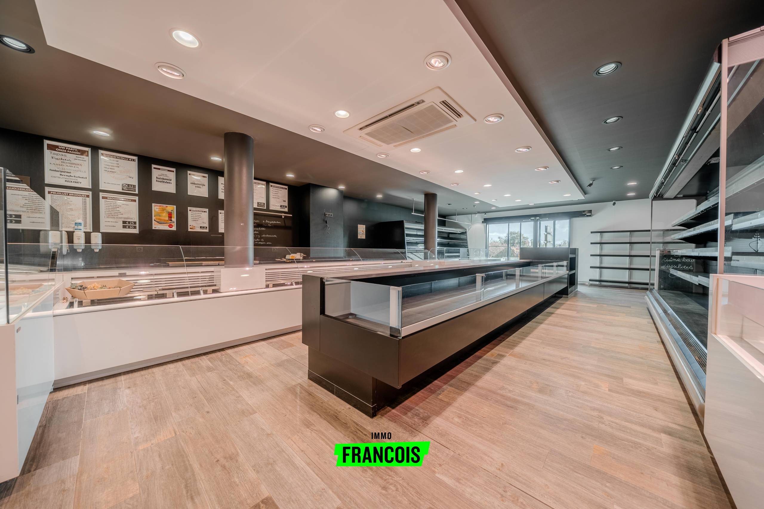 Veelzijdig commercieel gebouw op uitstekende locatie in Kortemark! - foto 3