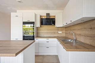 Deze ruime nieuwbouwappartement biedt een grote lichtrijke leefruimte met een uitgeruste keuken, 3 SLPKS en 2 zongerichte terrassen/balkonAPPARTEMENT...